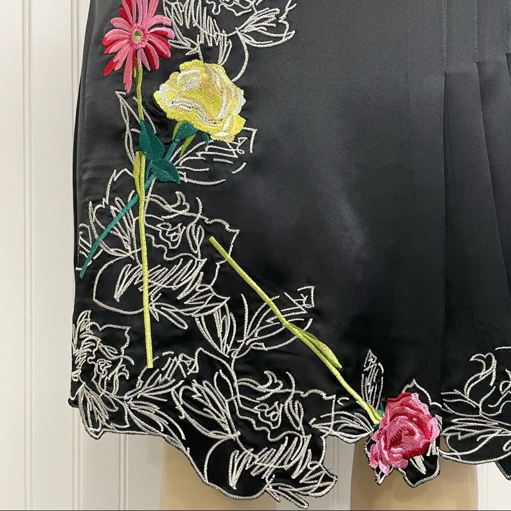 100% Silk Black Floral Embroidered Knee Length Skirt Size 6 Like New - Picture 5 of 17